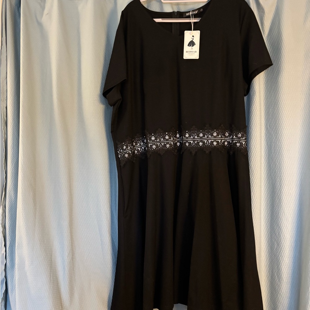 Black A-Line Midi Dress with Crew Neck and Short Sleeves